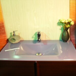 Lavabo de cristal violeta